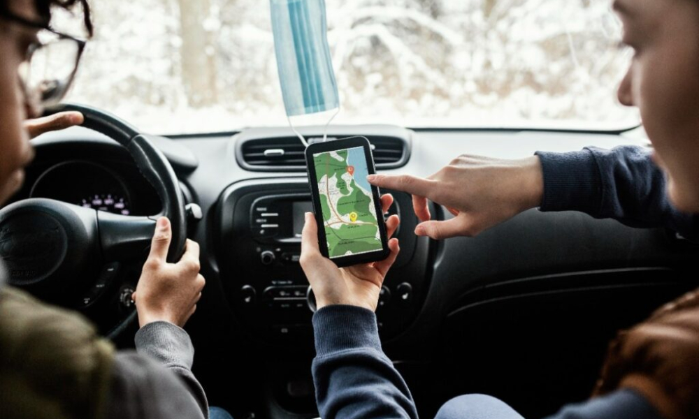 couple consulting gps while traveling 1024x683 1