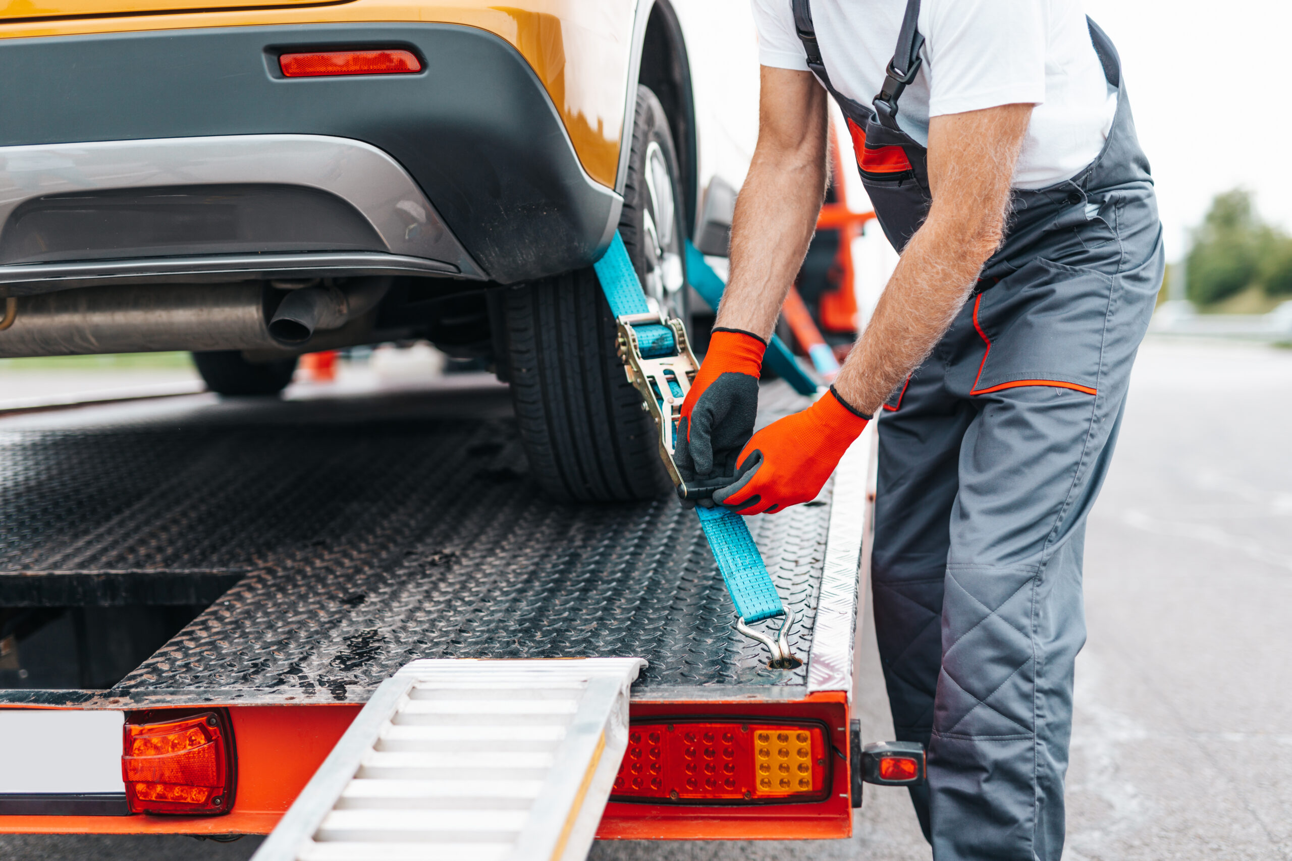Tow truck providing 24/7 towing service in Brooklyn NY
